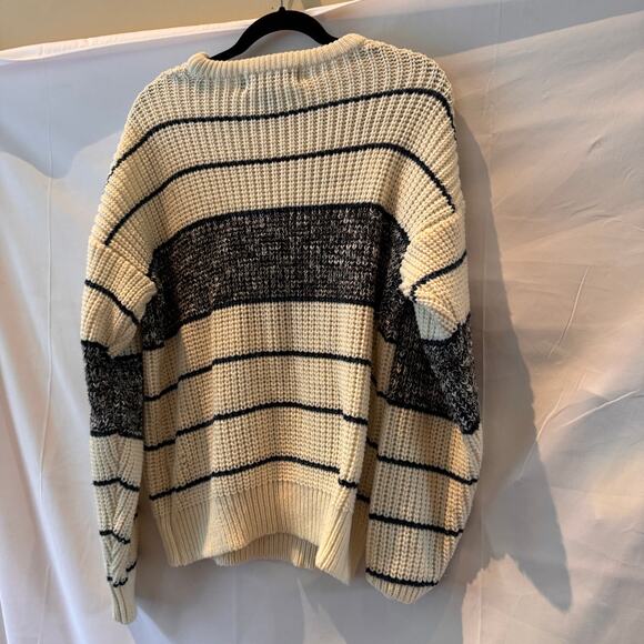 Vintage Knights of the Round Table sweater size L - Picture 2 of 3